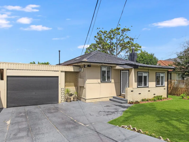 Modern Family Home With Duplex Site Potential (STCA)