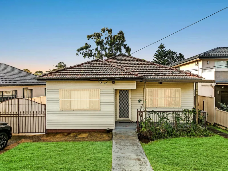 House and granny flat unfold capitalise on a 701.8sqm parcel