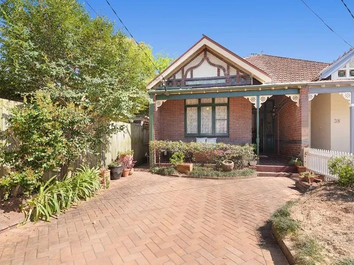 Spacious Two Bedroom With Period Features