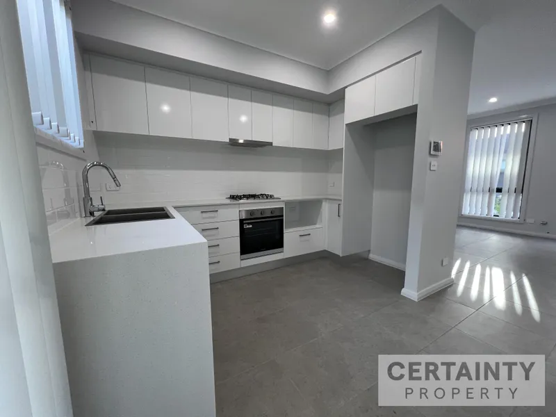 Brand New Stunning 3 Bedroom Townhouse Available Now!