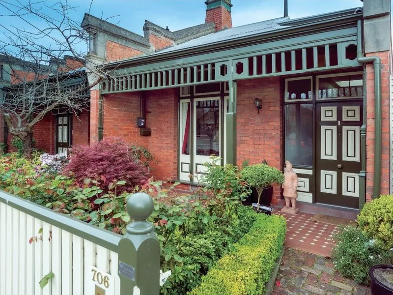Grand Victorian terrace in enviable location!