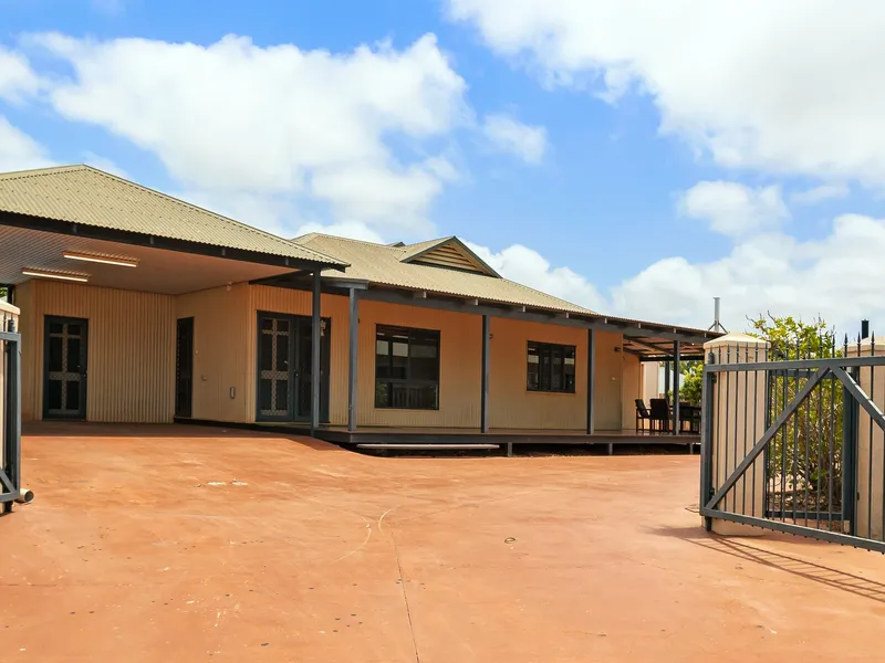 SPACIOUS CABLE BEACH HOME, MASSIVE LOT, POOL & SHED AND ... IN A SOUGHT AFTER STREET.. WHAT'S NOT TO LOVE?