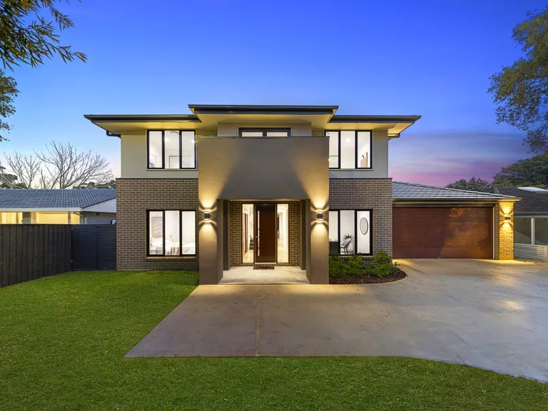 Modern 5-Bedroom Family Haven in Prime Location