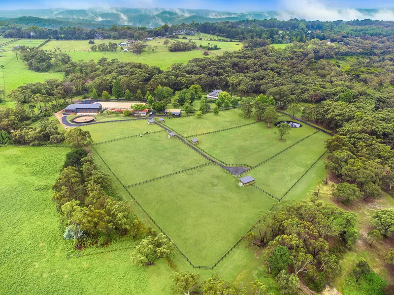 35 ACRE STATE-OF-THE-ART EQUINE ESTATE