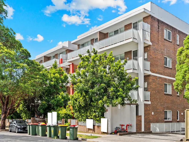 Dual key apartment in the heart of Rosehill