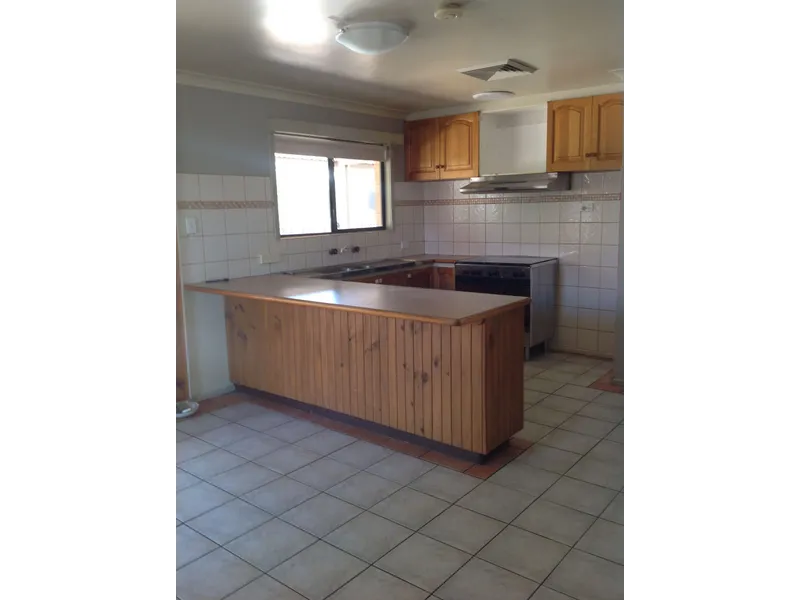 LOVELY HOME IN MILLARS WELL - BREAK LEASE!