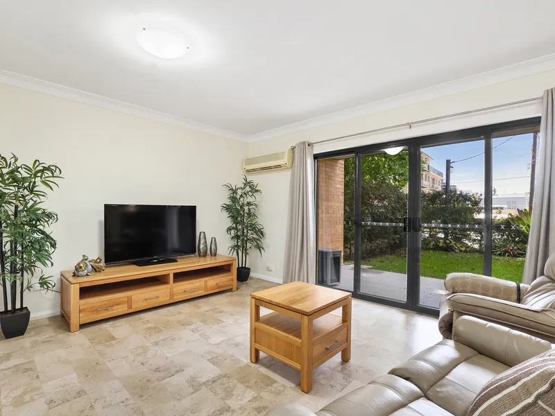 Spacious ground floor apartment in convenient location