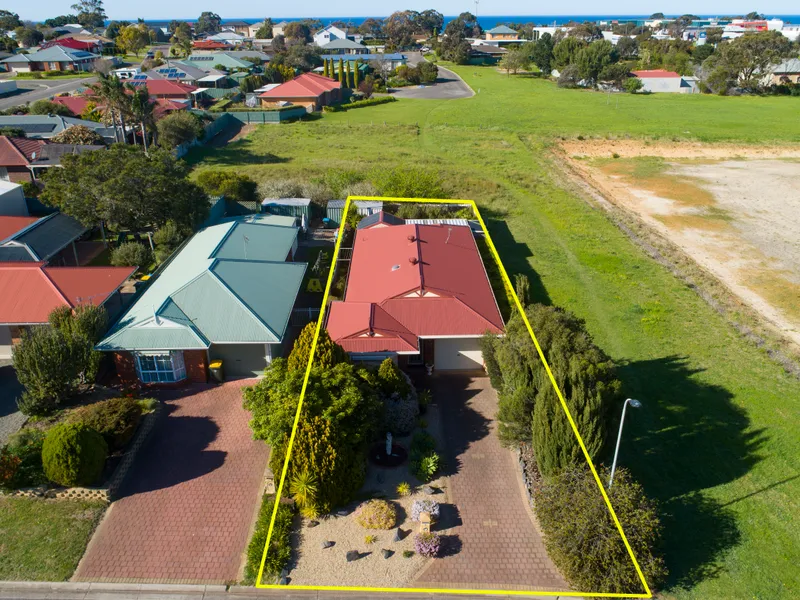 MARCH ON IN FOR COTTAGE LIVING