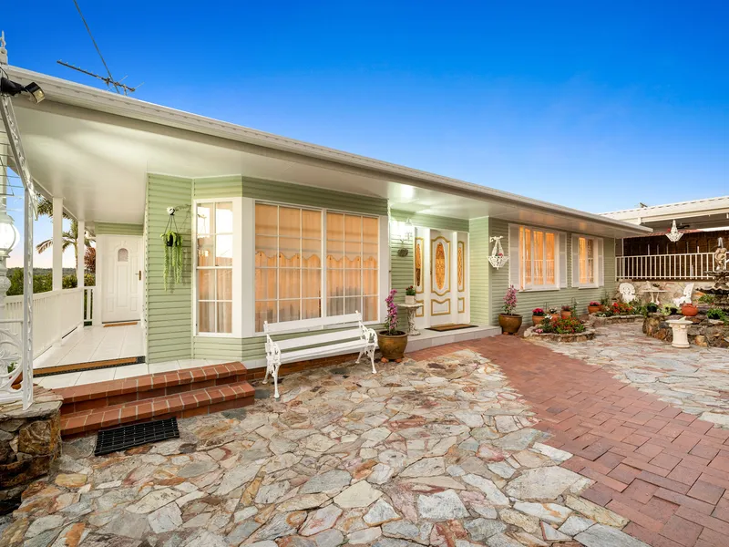 'Shalimar' – Extraordinary 810m2 parcel with panoramic CBD & mountain views