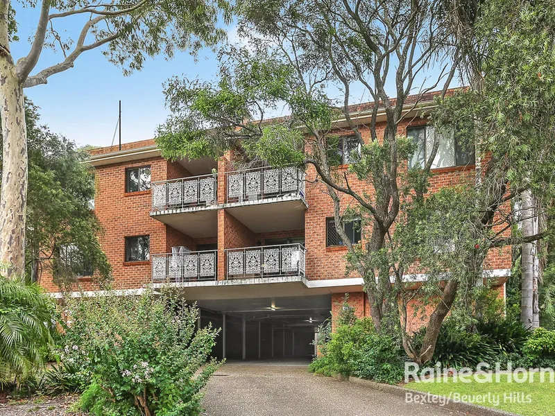 CLOSE TO ALLAWAH TRAIN STATION