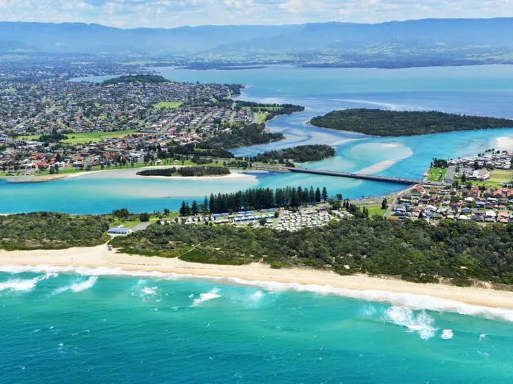 Walk to Beach and Lake Illawarra