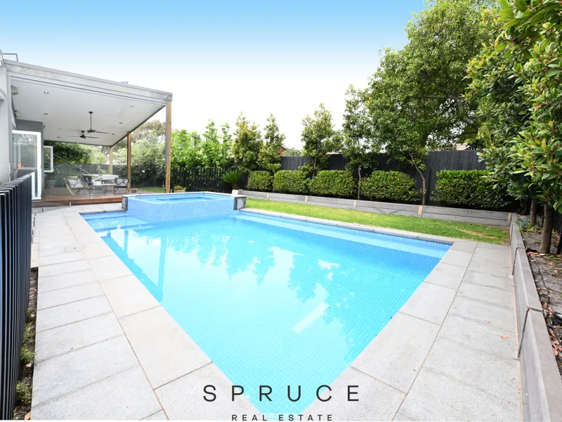 SINGLE LEVEL FAMILY HOME - 4 Bed, 2 Bath, 2 Car