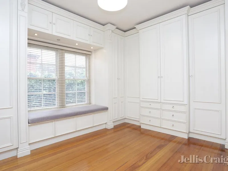 Brilliant One Bedroom Apartment in the Heart of Toorak