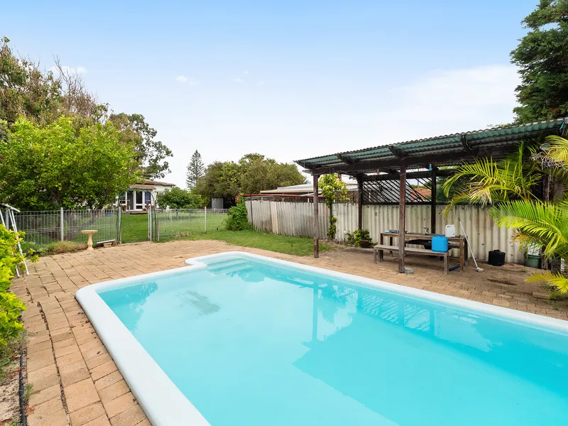 HUGE POTENTIAL IS AWAITING. LARGE 1202sqm2 SAFETY BAY BLOCK