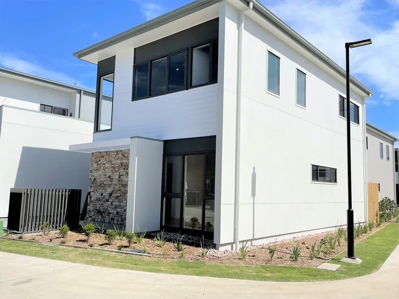 Brand New 3 Bedroom Townhouse In Hope Island