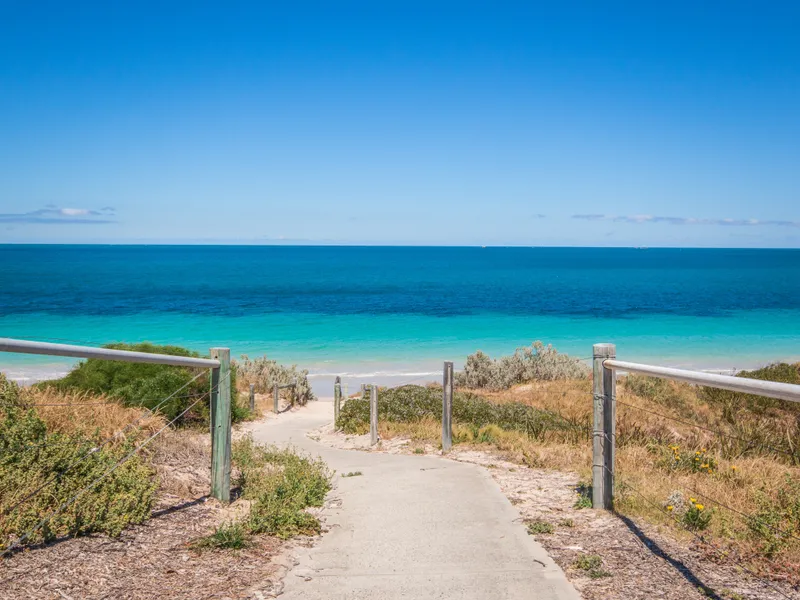 Large 809m2 Block, 3m Access to 7m x 7m Powered Workshop