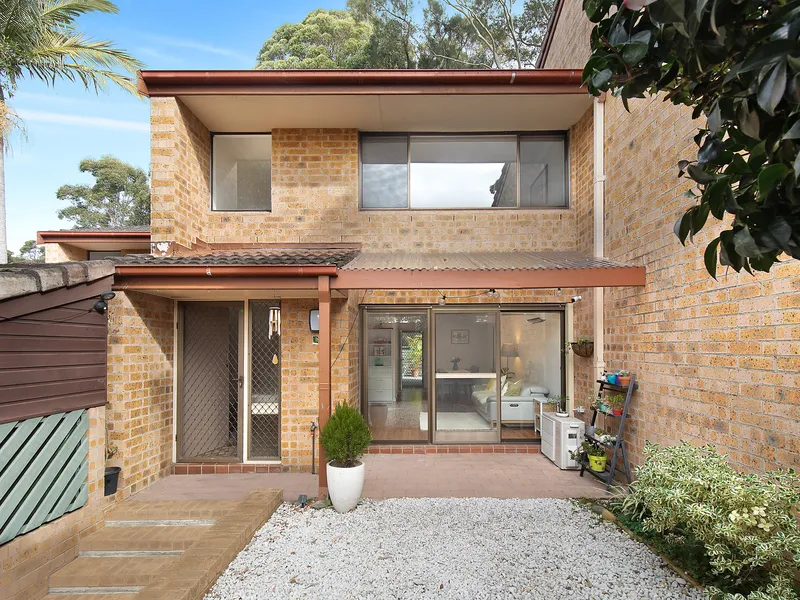 Immaculate townhouse offering superb convenience and lifestyle