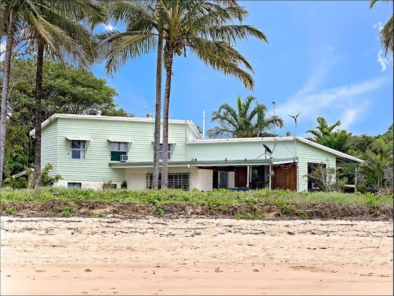 LOCATION, LOCATION, LOCATION - CLOSE TO BEACH!