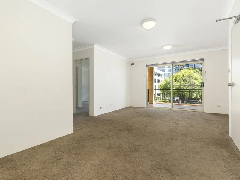EXECUTIVE STYLE UNIT IN A WELL SORT AFTER COMPLEX WITH SWIMMING POOL