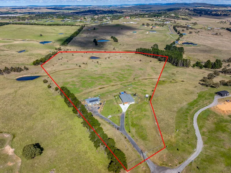 Superb Small Acreage with Modern Spacious Home - only 5.9 kms to Goulburn's CBD