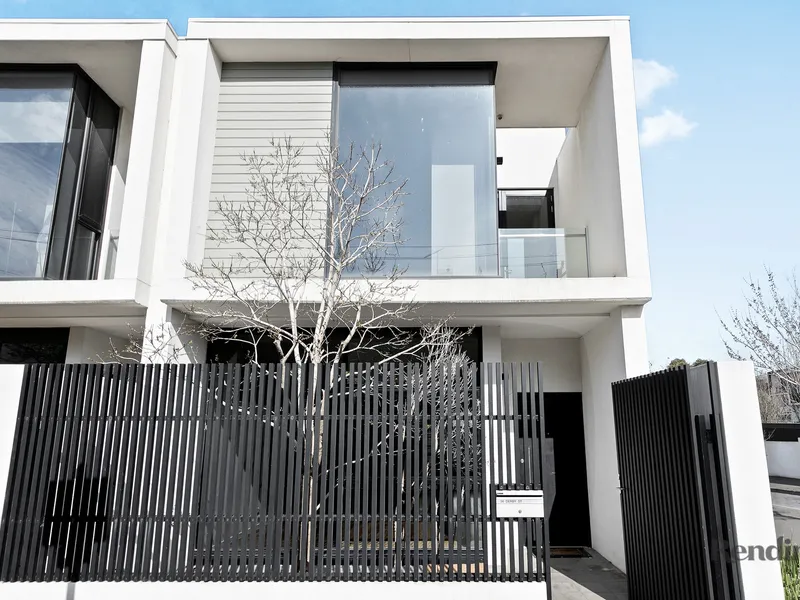 EXECUTIVE STYLE RESIDENCE