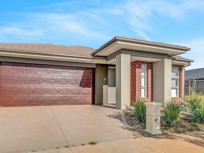 FOUR BEDROOM FAMILY HOME - QUIET LOCATION