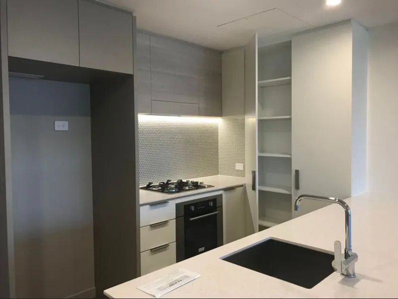 Luxury Living Style and Ready-to-live-in apartment unit in South Brisbane!