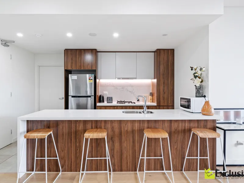 NEAR NEW - IMMACULATE 2 BED + STUDY