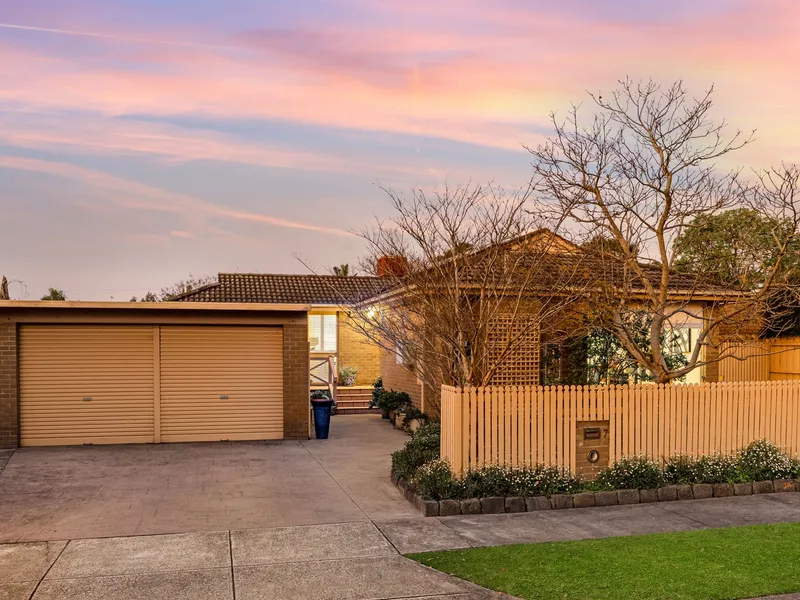 Immaculate Family Home in Prized Court