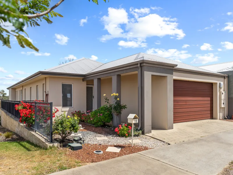 LOW MAINTENANCE LIVING OVERLOOKING PARK