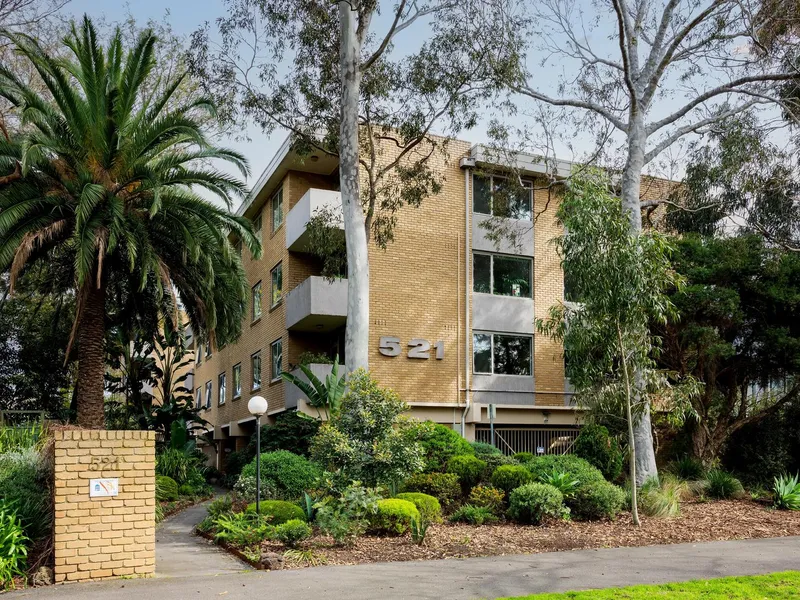 Mid-Century charm in a leafy locale