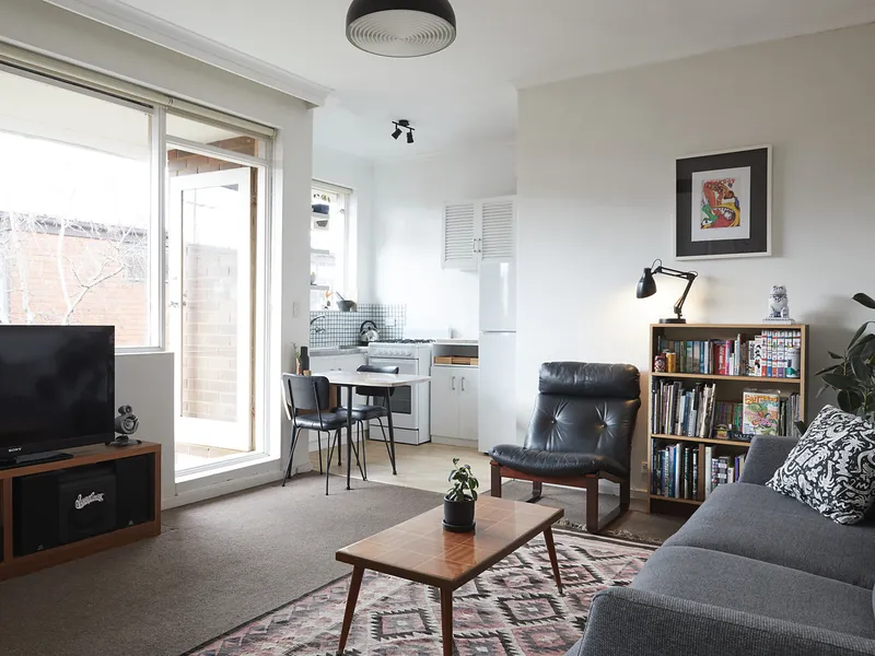 Spacious, bright & superbly located