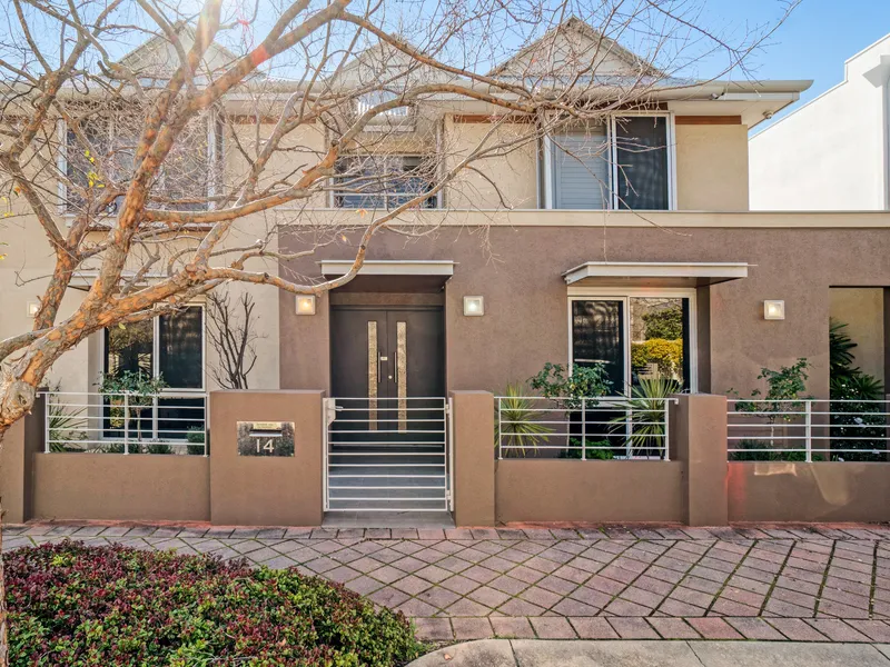 Superb Architect designed two storey home in Subi Centro + pets will be considered