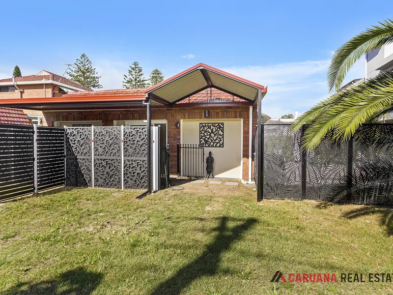 Spacious Beach Side One Bedroom Home - Prime Location