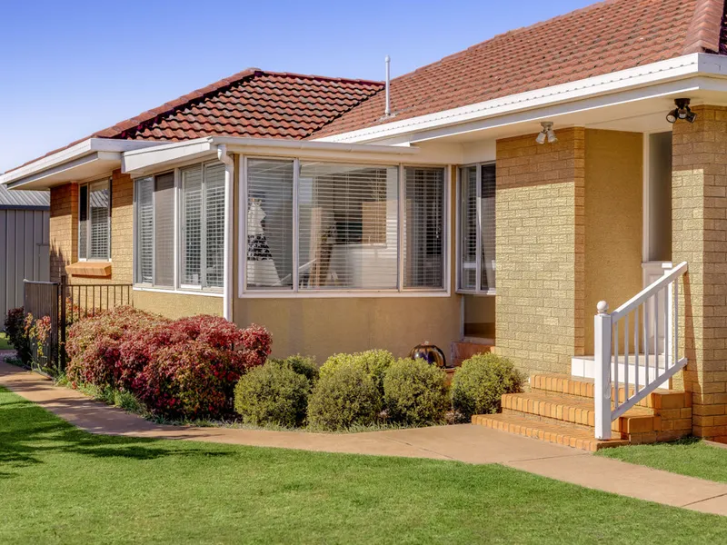 RENOVATED AND FUNCTIONAL FAMILY HOME IN EVER-POPULAR HARRISTOWN!