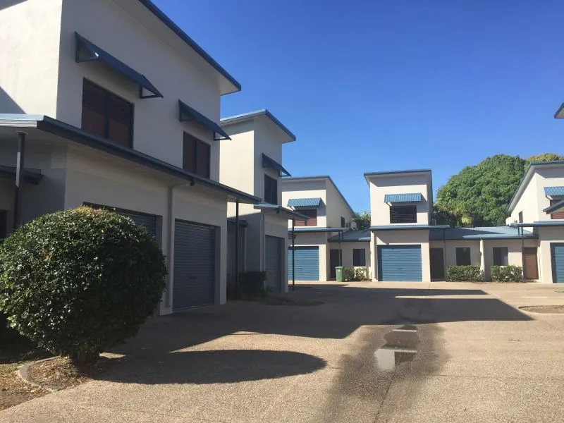 MODERN TOWNHOUSE CLOSE TO STOCKLAND