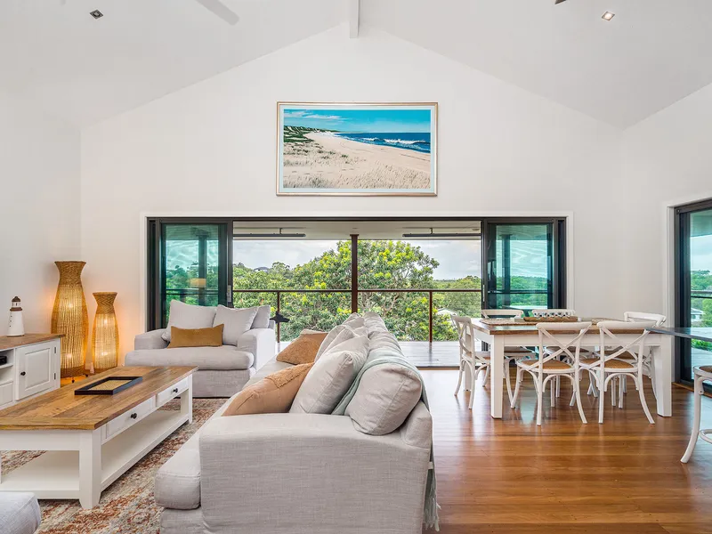 3-level furnished family home with pool, minutes from the beach.