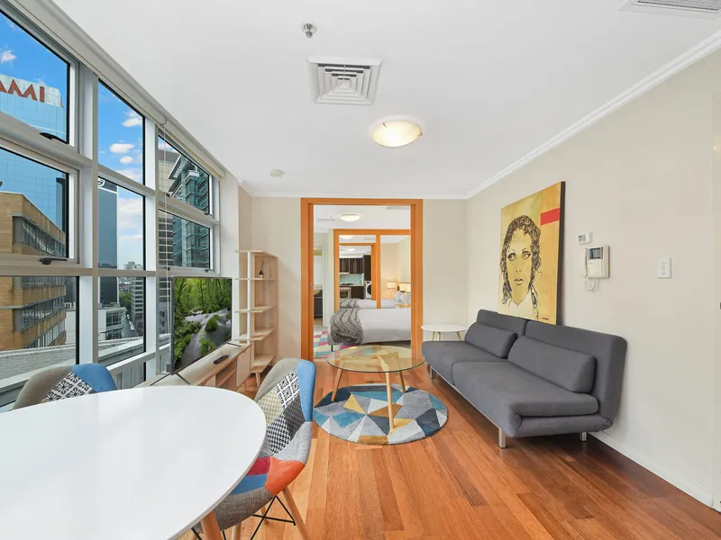 Modern and Bright One Bedroom Apartment Near North Sydney Station
