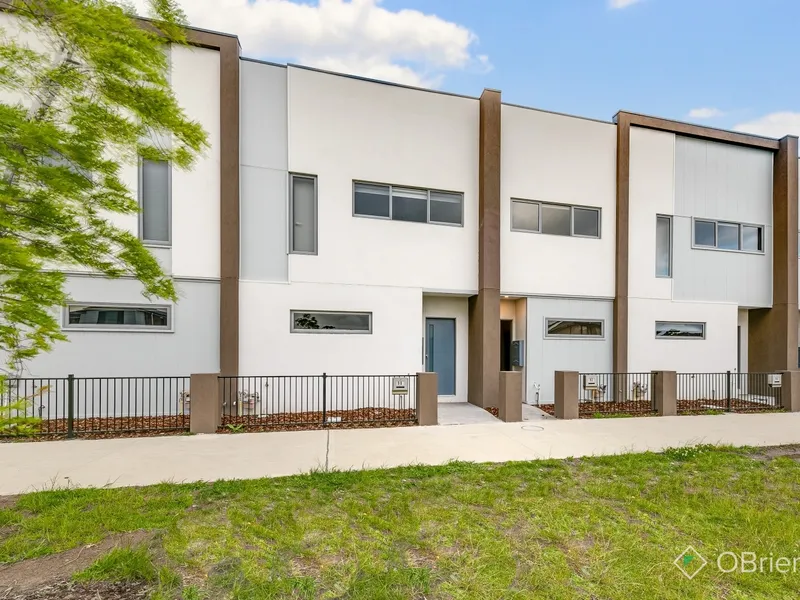 Walk to the Station, Shops and Parklands.