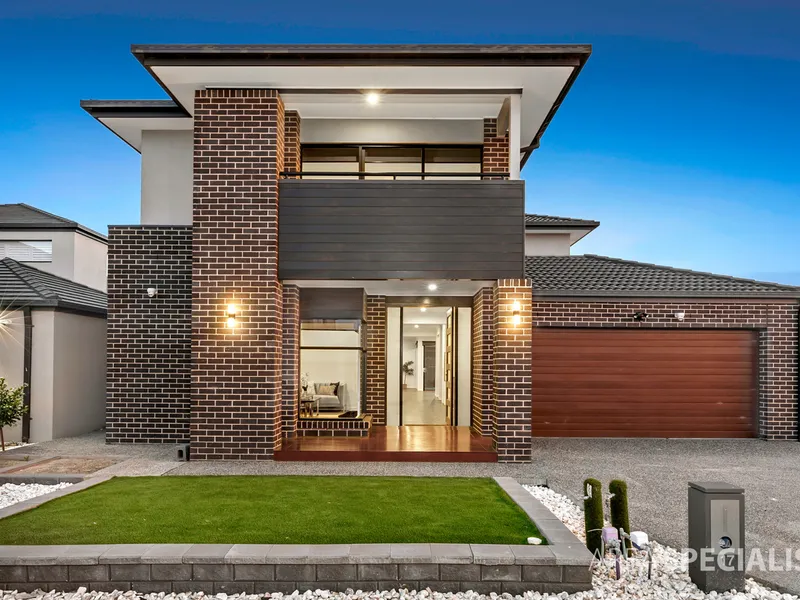 Exquisite Grand Family Home in the Most Iconic Estate!!!