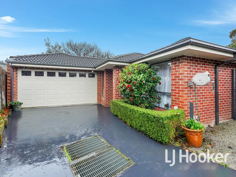 Quality Townhouse, Prime Location!