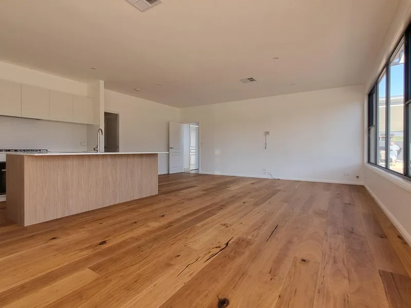 12 month lease - $785/Week