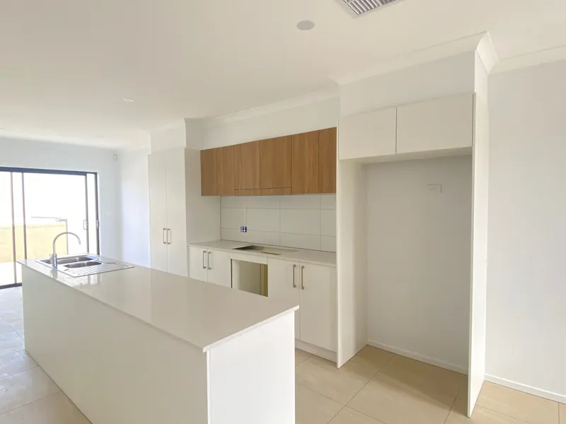 Stunning townhouse with modern decor!