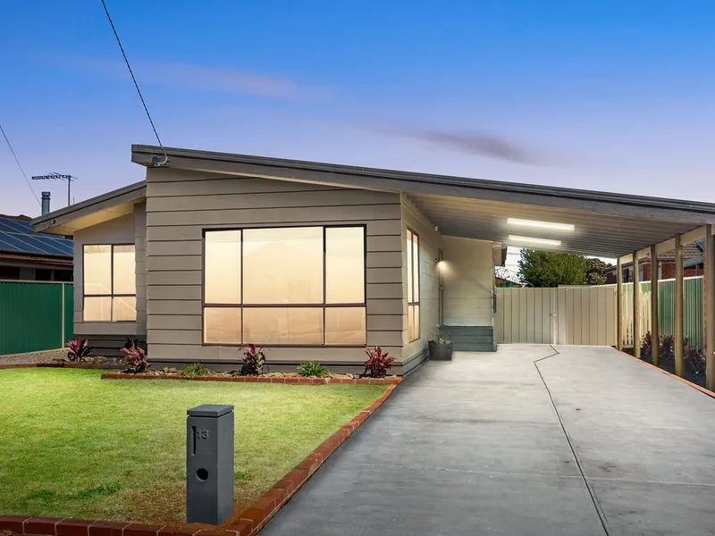 PERFECT BALANCE OF STYLE & ELEGANCE ON A 629m2 block (approx.)