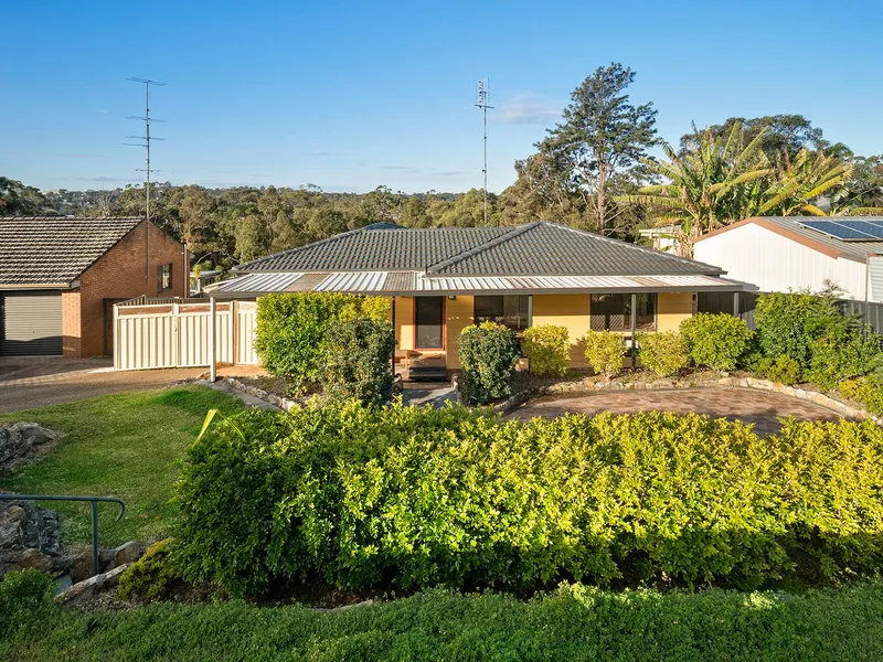 Unlock the Potential – Spacious Family Home with Expansive Backyard