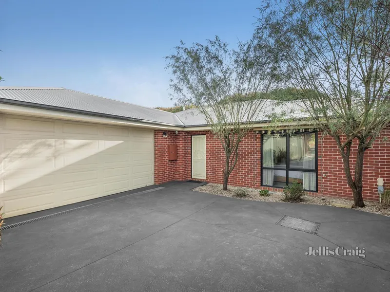 Single level contemporary comfort in enviably peaceful locale