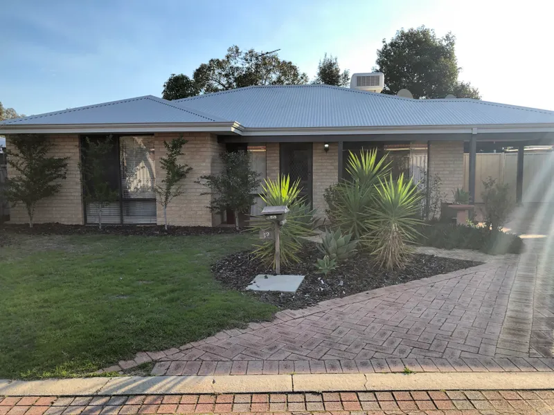 LIGHT BRIGHT AND SPACIOUS!