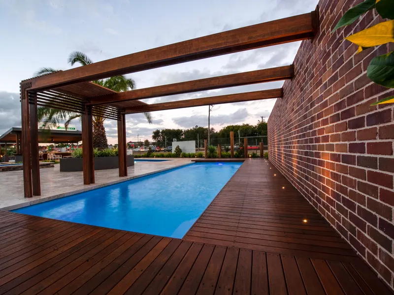BONUS SWIMMING POOL