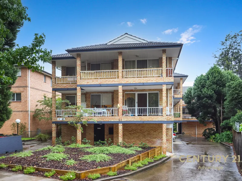 Spacious modern apartment with 2 Garages