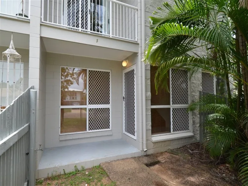 So Central!  Close to Mater Hospital, Pimlico High and Tafe